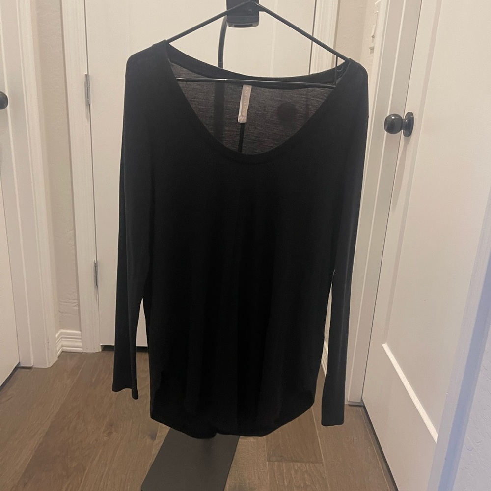 Black Athleta u-shape long sleeve